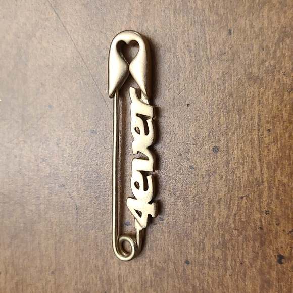 "4 Ever" Pin - Picture 1 of 3